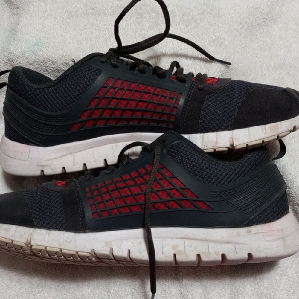 Reebok Red and Gray Sneakers with Mesh Upper and Flexible Soles - Picture 6 of 7